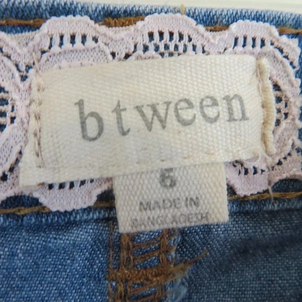 Girls Blue Denim Jeans‎ w/ Pastel Heart Embroidery – Size 6